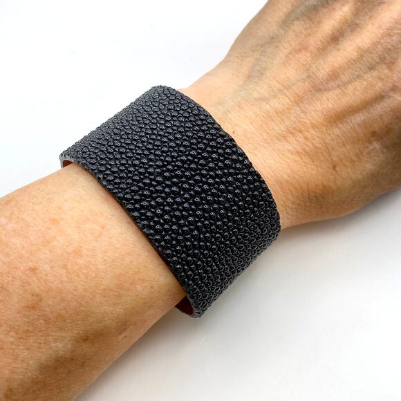 LEIGHELENA Wide Gold Hologram Stingray Leather Jigsaw Cuff -7" Size S MSRP $148 - Picture 2 of 10